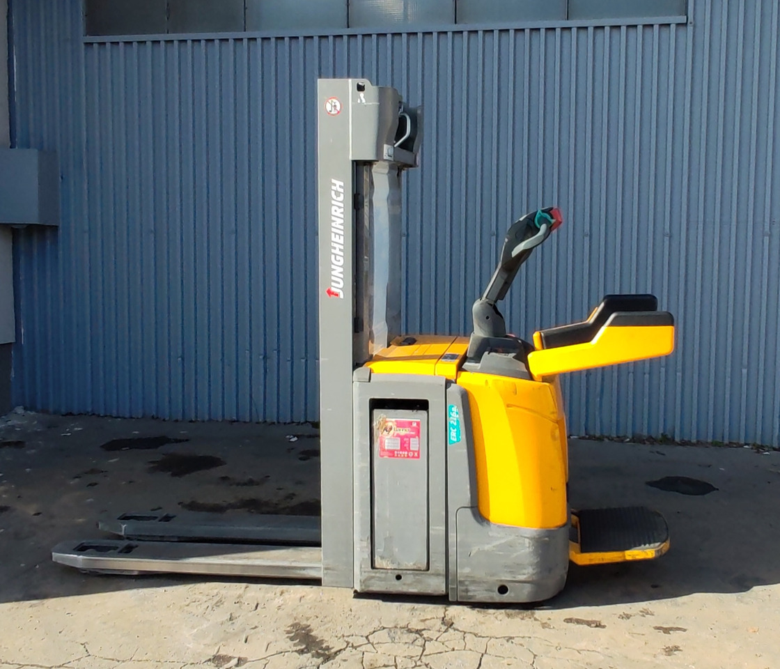 Jungheinrich ERC 216z / 2018y/ initiallift/ 7761h - Apilador: foto 1 Jungheinrich ERC 216z / 2018y/ initiallift/ 7761h - Apilador: foto 1
