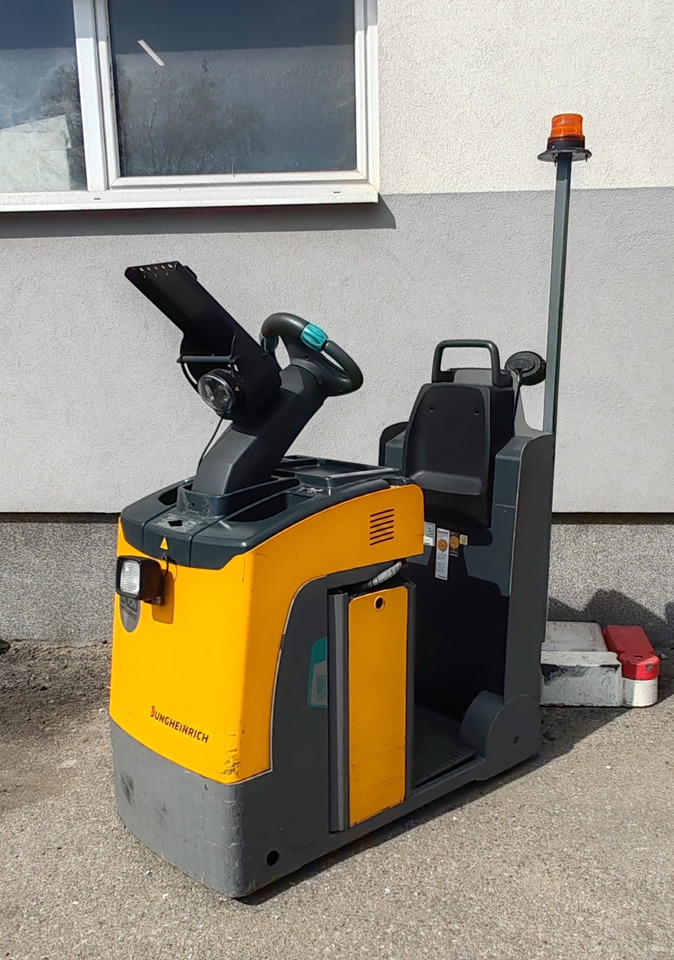 Jungheinrich EZS130 Li-Ion 2018yy/ 1590mh - Remolcadora: foto 1 Jungheinrich EZS130 Li-Ion 2018yy/ 1590mh - Remolcadora: foto 1