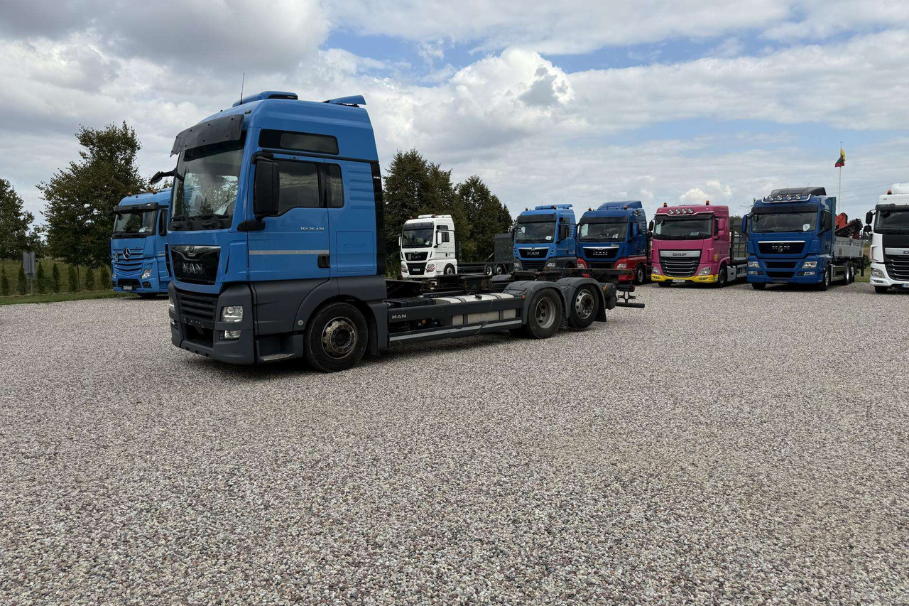 MAN TGX 26.420 - Camión portacontenedore/ Intercambiable: foto 1 MAN TGX 26.420 - Camión portacontenedore/ Intercambiable: foto 1