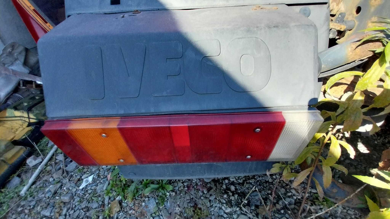 Lampa tylna prawa na belkę IVECO STRALIS EURO 5 - Luz trasera para Camión: foto 2 Lampa tylna prawa na belkę IVECO STRALIS EURO 5 - Luz trasera para Camión: foto 2