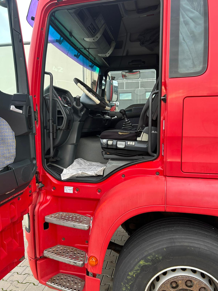 MAN TGA 18.310 - Camión lona: foto 4 MAN TGA 18.310 - Camión lona: foto 4