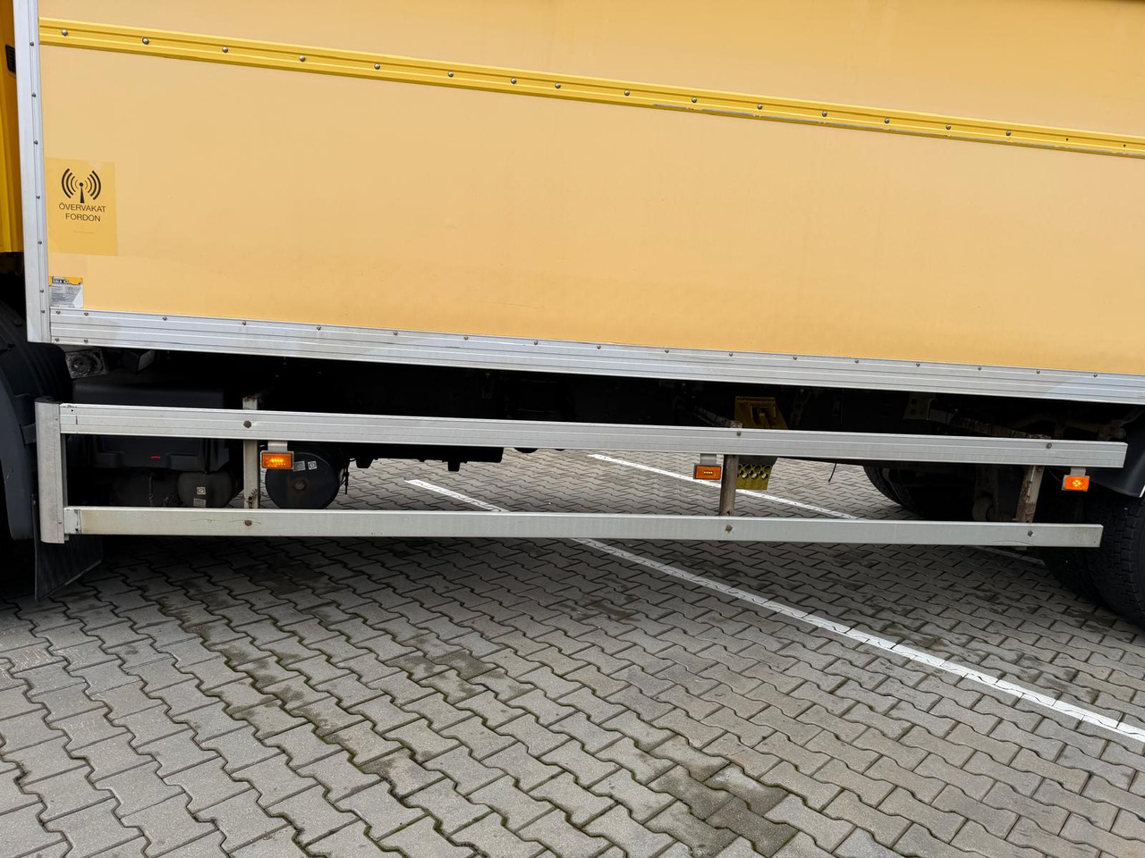 SCANIA P230 - Camión caja cerrada: foto 4 SCANIA P230 - Camión caja cerrada: foto 4