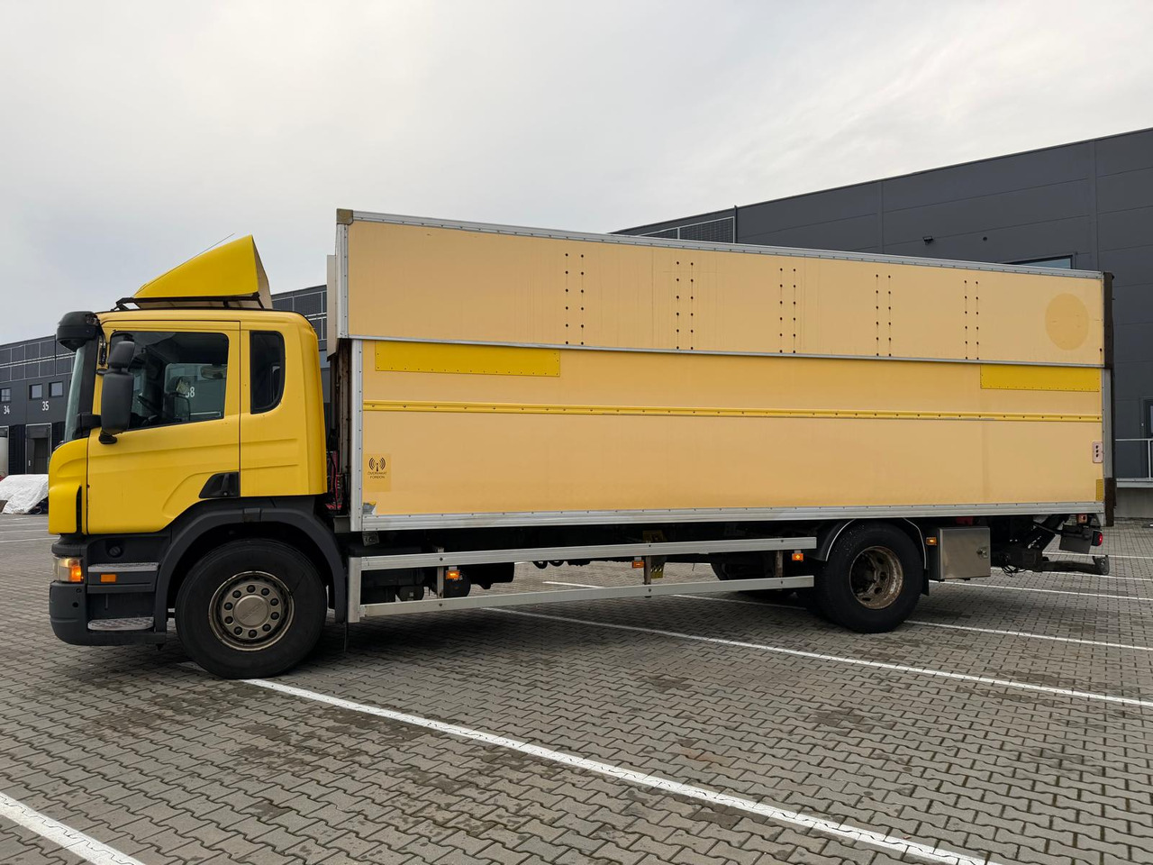 SCANIA P230 - Camión caja cerrada: foto 3 SCANIA P230 - Camión caja cerrada: foto 3