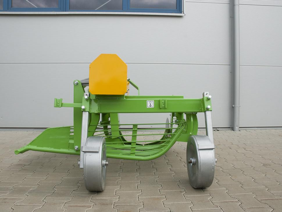 Bomet Siebkettenroder / Potato digger / Arracheuse de pomme de terre / Scavapatate / Однорядная картофельная копалка / Kopaczka do ziemniaków Ursa Z655 - Cosechadora de patatas: foto 2 Bomet Siebkettenroder / Potato digger / Arracheuse de pomme de terre / Scavapatate / Однорядная картофельная копалка / Kopaczka do ziemniaków Ursa Z655 - Cosechadora de patatas: foto 2