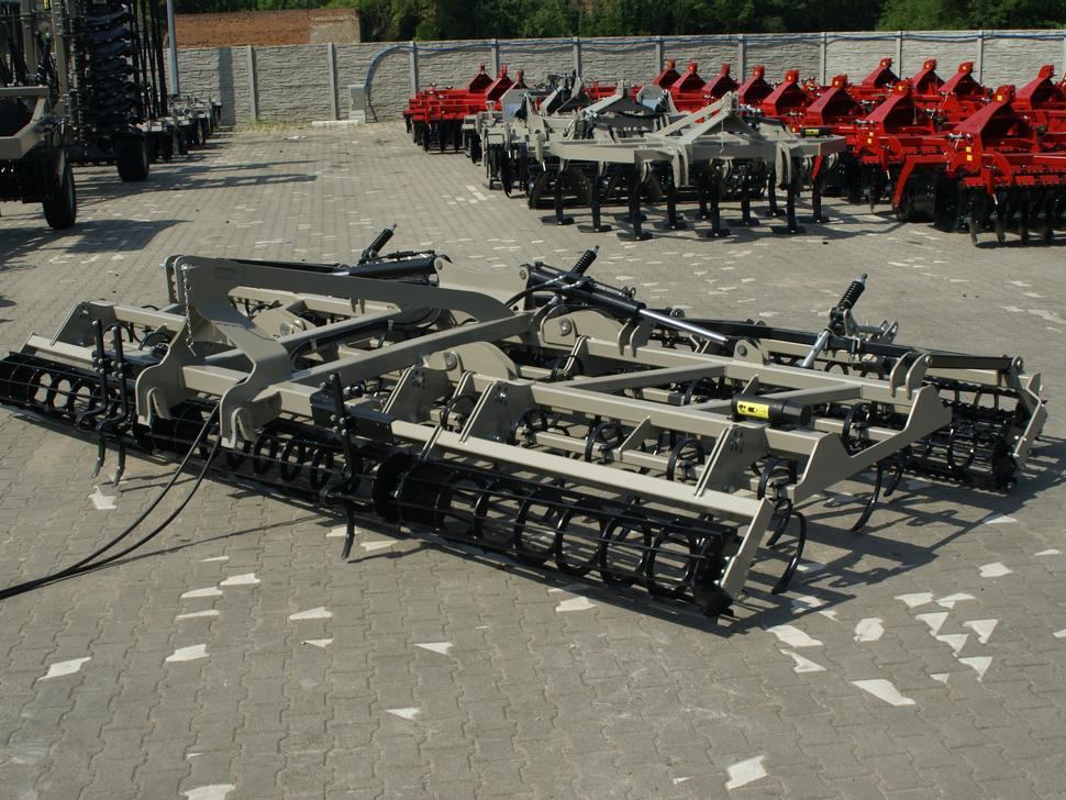 Cultivador nuevo ROLEX Saatbettkombination / Hydraulically cultivator / Vibroculteur / Aggregato di coltivazione /  Почвообрабатывающий гидравлический складывающийся агрегат / Agregat uprawowy hydraulicznie składany: foto 19 Cultivador nuevo ROLEX Saatbettkombination / Hydraulically cultivator / Vibroculteur / Aggregato di coltivazione /  Почвообрабатывающий гидравлический складывающийся агрегат / Agregat uprawowy hydraulicznie składany: foto 19