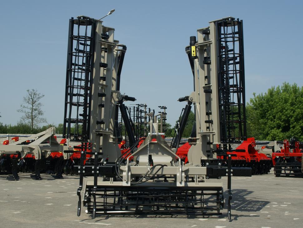 Cultivador nuevo ROLEX Saatbettkombination / Hydraulically cultivator / Vibroculteur / Aggregato di coltivazione /  Почвообрабатывающий гидравлический складывающийся агрегат / Agregat uprawowy hydraulicznie składany: foto 15 Cultivador nuevo ROLEX Saatbettkombination / Hydraulically cultivator / Vibroculteur / Aggregato di coltivazione /  Почвообрабатывающий гидравлический складывающийся агрегат / Agregat uprawowy hydraulicznie składany: foto 15