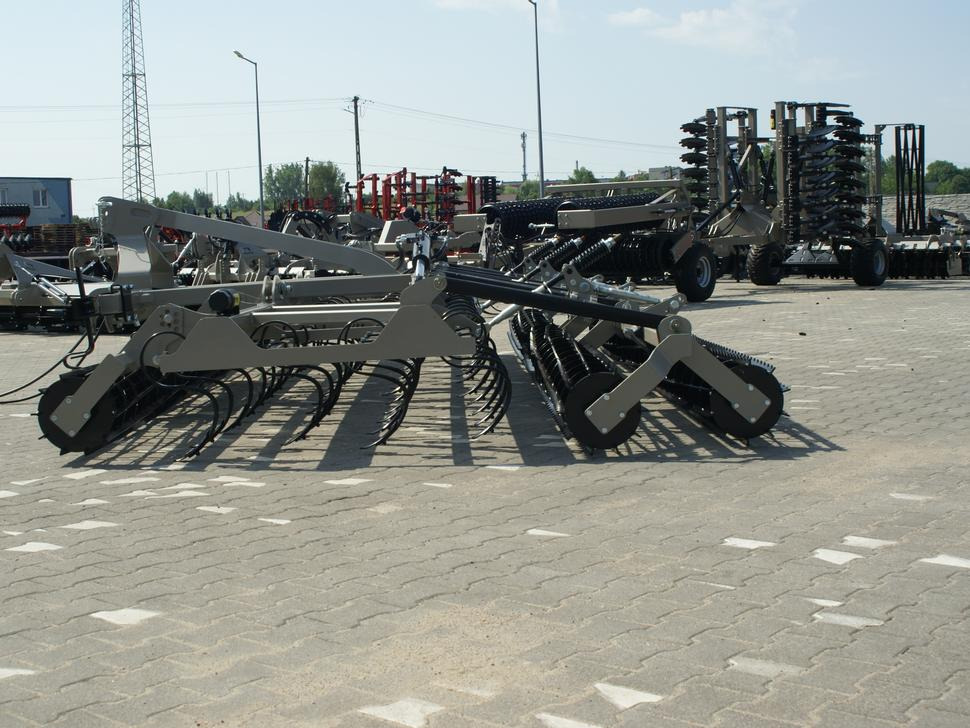 Cultivador nuevo ROLEX Saatbettkombination / Hydraulically cultivator / Vibroculteur / Aggregato di coltivazione /  Почвообрабатывающий гидравлический складывающийся агрегат / Agregat uprawowy hydraulicznie składany: foto 28 Cultivador nuevo ROLEX Saatbettkombination / Hydraulically cultivator / Vibroculteur / Aggregato di coltivazione /  Почвообрабатывающий гидравлический складывающийся агрегат / Agregat uprawowy hydraulicznie składany: foto 28