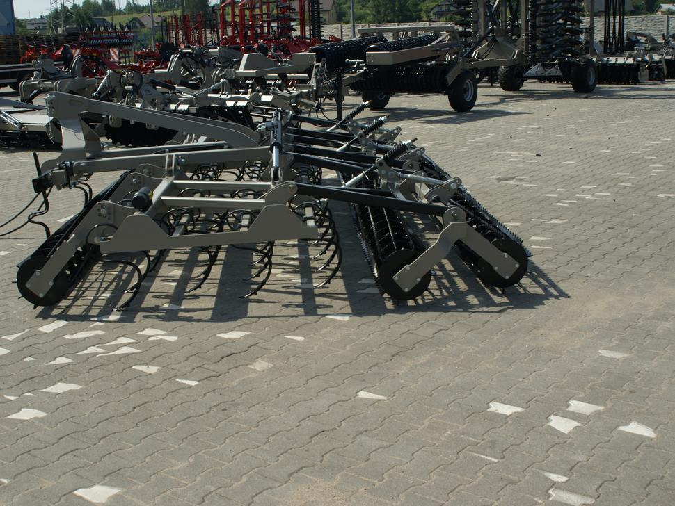 Cultivador nuevo ROLEX Saatbettkombination / Hydraulically cultivator / Vibroculteur / Aggregato di coltivazione /  Почвообрабатывающий гидравлический складывающийся агрегат / Agregat uprawowy hydraulicznie składany: foto 29 Cultivador nuevo ROLEX Saatbettkombination / Hydraulically cultivator / Vibroculteur / Aggregato di coltivazione /  Почвообрабатывающий гидравлический складывающийся агрегат / Agregat uprawowy hydraulicznie składany: foto 29