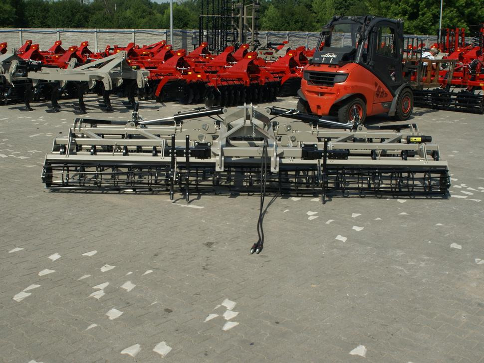 Cultivador nuevo ROLEX Saatbettkombination / Hydraulically cultivator / Vibroculteur / Aggregato di coltivazione /  Почвообрабатывающий гидравлический складывающийся агрегат / Agregat uprawowy hydraulicznie składany: foto 22 Cultivador nuevo ROLEX Saatbettkombination / Hydraulically cultivator / Vibroculteur / Aggregato di coltivazione /  Почвообрабатывающий гидравлический складывающийся агрегат / Agregat uprawowy hydraulicznie składany: foto 22