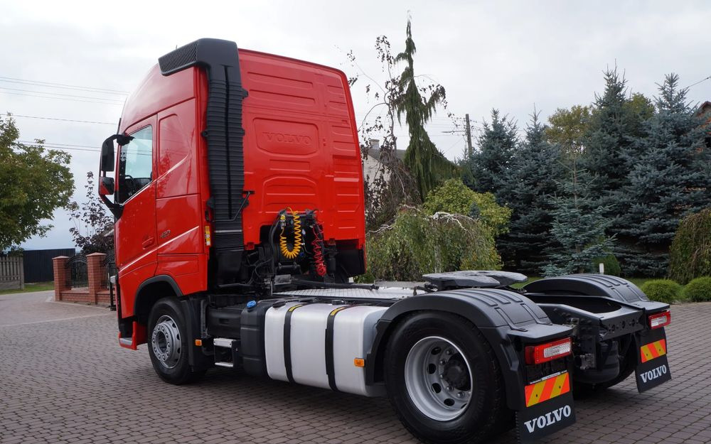 Volvo FH 4 EURO 6 GLOBETROTTER NISKI PRZEBIEG PEŁEN SERWIS - Cabeza tractora: foto 3 Volvo FH 4 EURO 6 GLOBETROTTER NISKI PRZEBIEG PEŁEN SERWIS - Cabeza tractora: foto 3