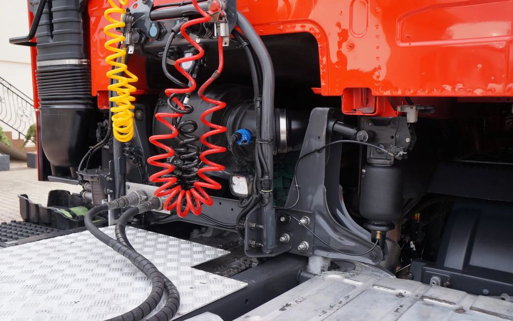 Volvo FH 4 EURO 6 GLOBETROTTER NISKI PRZEBIEG PEŁEN SERWIS - Cabeza tractora: foto 5 Volvo FH 4 EURO 6 GLOBETROTTER NISKI PRZEBIEG PEŁEN SERWIS - Cabeza tractora: foto 5