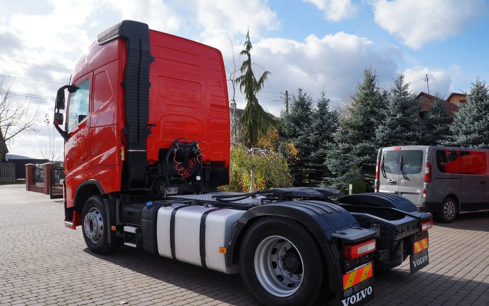 Volvo FH 4 EURO 6 GLOBETROTTER NISKI PRZEBIEG ZŁOTY KONTRAKT - Cabeza tractora: foto 4 Volvo FH 4 EURO 6 GLOBETROTTER NISKI PRZEBIEG ZŁOTY KONTRAKT - Cabeza tractora: foto 4