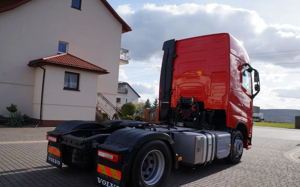 Volvo FH 4 EURO 6 GLOBETROTTER NISKI PRZEBIEG ZŁOTY KONTRAKT - Cabeza tractora: foto 3 Volvo FH 4 EURO 6 GLOBETROTTER NISKI PRZEBIEG ZŁOTY KONTRAKT - Cabeza tractora: foto 3