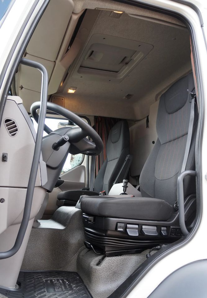 Arrendamiento de  DAF LF 230 18 TON EURO 6 KONTENER 18 PALET ŁAD. 9800 KG WINDA TGM DAF LF 230 18 TON EURO 6 KONTENER 18 PALET ŁAD. 9800 KG WINDA TGM: foto 18