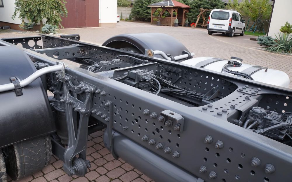 Camión chasis Mercedes-Benz ANTOS 1824 ACTROS EURO 6 RAMA DO ZABUDOWY ROZSTAW OSI 3.80M ANTOS 1830 1827: foto 11 Camión chasis Mercedes-Benz ANTOS 1824 ACTROS EURO 6 RAMA DO ZABUDOWY ROZSTAW OSI 3.80M ANTOS 1830 1827: foto 11