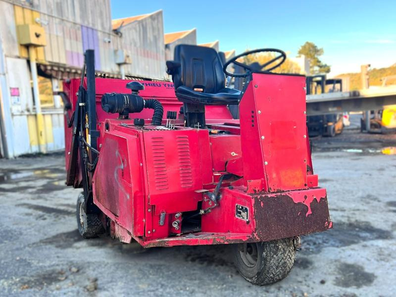 YNO 135-3 VEH Balayeuse diesel - Barredora vial: foto 2 YNO 135-3 VEH Balayeuse diesel - Barredora vial: foto 2