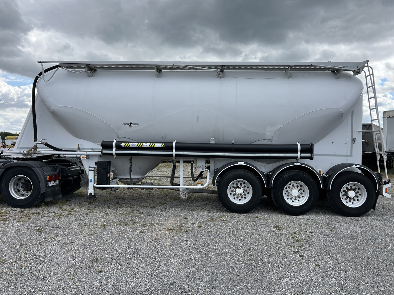 SPITZER S27DR-F010 - Semirremolque silo: foto 1 SPITZER S27DR-F010 - Semirremolque silo: foto 1