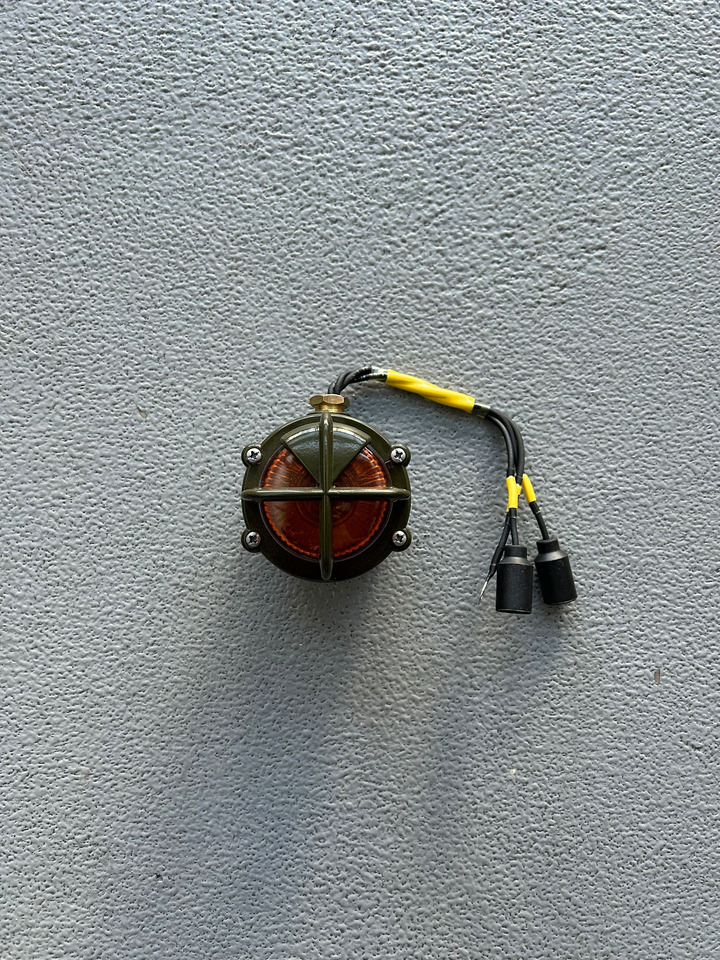 MAN KAT 1-8X8-6X6-4X4-INDICATOR LAMP-OFF-ROAD TRUCK - Recambio: foto 1 MAN KAT 1-8X8-6X6-4X4-INDICATOR LAMP-OFF-ROAD TRUCK - Recambio: foto 1