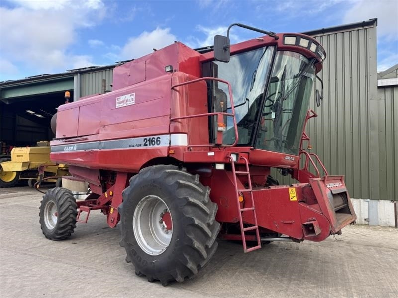 Case Axial-Flow Case Axial Flow 2166 c/w 1030 Header  - Accesorios para cosechadoras: foto 3 Case Axial-Flow Case Axial Flow 2166 c/w 1030 Header  - Accesorios para cosechadoras: foto 3