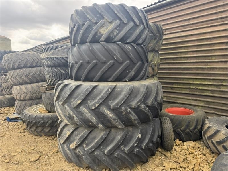 John Deere 8000 R Series 600 and 710 Wheels and Tyre's - Maquinaria agrícola: foto 1 John Deere 8000 R Series 600 and 710 Wheels and Tyre's - Maquinaria agrícola: foto 1
