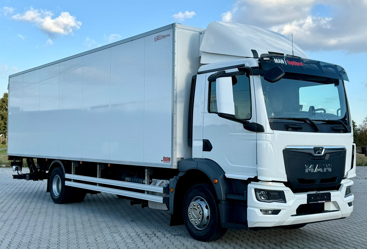 MAN TGM 15.290 / CHŁODNIA / WINDA / 8.3 M DŁUGOŚCI / 20 EUROPALET / THERMO KING / +30/-30 / AUTOMAT / 2021 ROK / SERWISOWANY - Camión frigorífico: foto 1 MAN TGM 15.290 / CHŁODNIA / WINDA / 8.3 M DŁUGOŚCI / 20 EUROPALET / THERMO KING / +30/-30 / AUTOMAT / 2021 ROK / SERWISOWANY - Camión frigorífico: foto 1