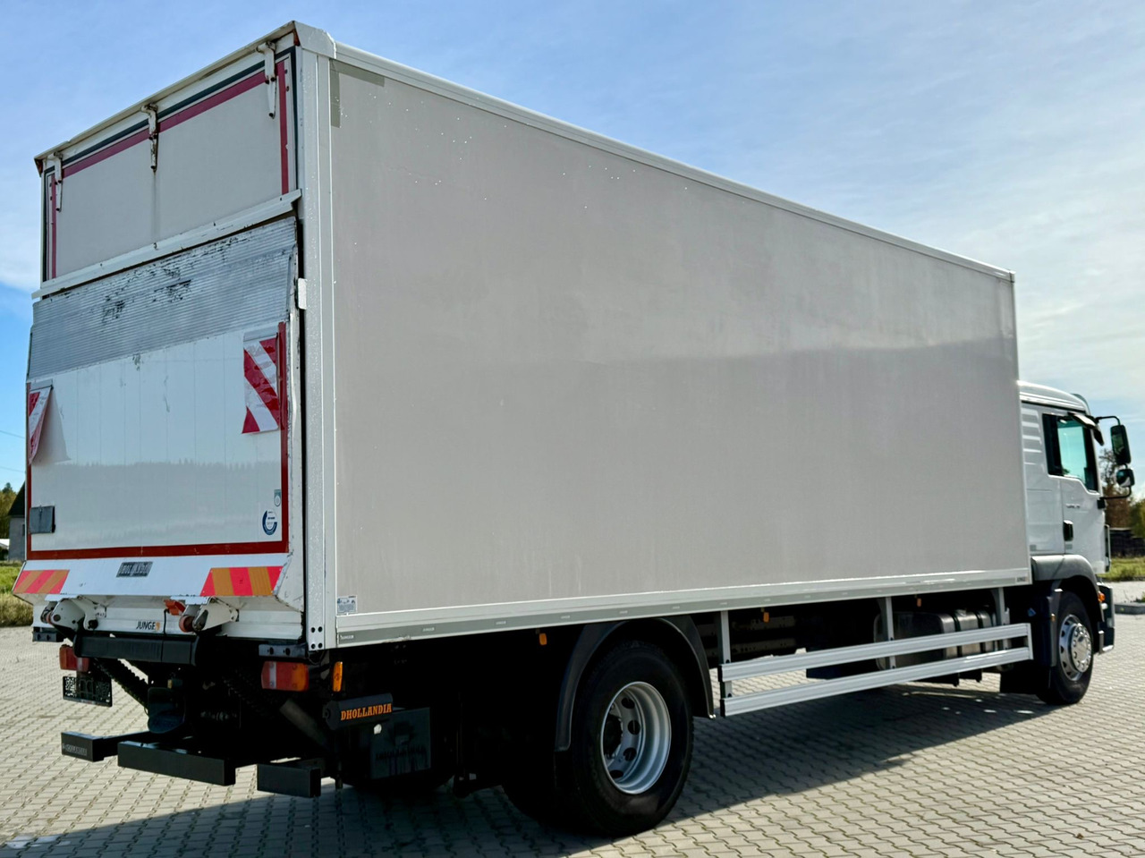 MAN TGM 18.290 / KONTENER / WINDA / 18 PALET / SYPIALKA / AUTOMAT / EURO 6 / 9 260 KG ŁADOWNOŚCI - Camión caja cerrada: foto 5 MAN TGM 18.290 / KONTENER / WINDA / 18 PALET / SYPIALKA / AUTOMAT / EURO 6 / 9 260 KG ŁADOWNOŚCI - Camión caja cerrada: foto 5