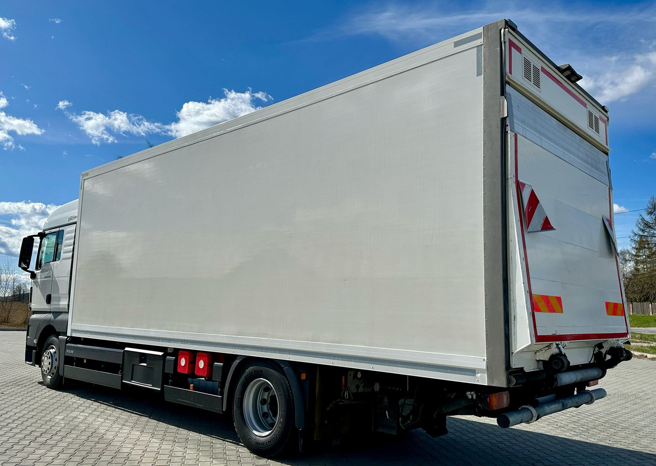 MAN TGX 18.360 / CHŁODNIA / WINDA / AUTOMAT / 19 EUROPALET / THERMO KING / SYPIALKA / SPROWADZONY - Camión frigorífico: foto 3 MAN TGX 18.360 / CHŁODNIA / WINDA / AUTOMAT / 19 EUROPALET / THERMO KING / SYPIALKA / SPROWADZONY - Camión frigorífico: foto 3