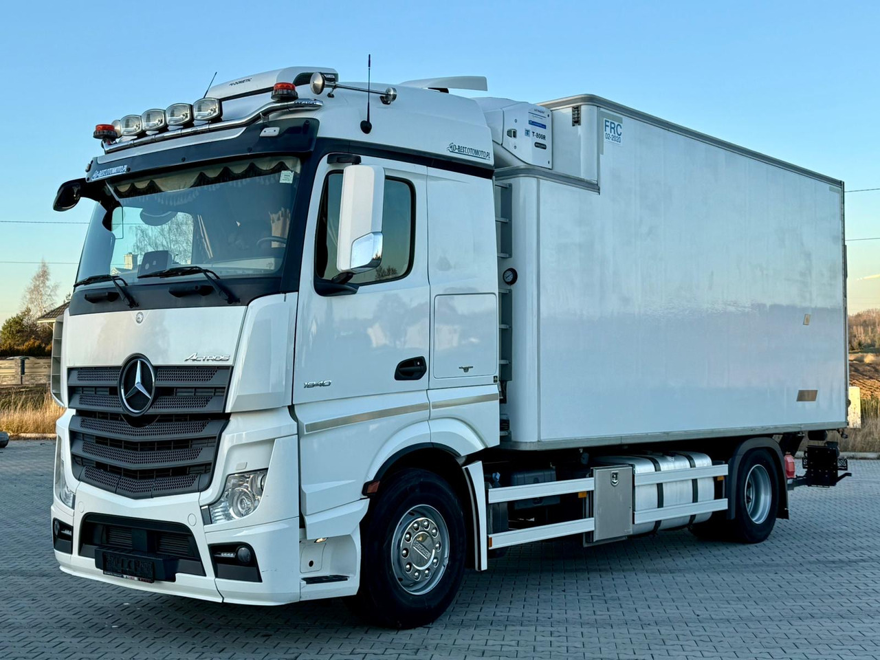 MERCEDES-BENZ ACTROS 1840 / CHŁODNIA / WINDA / 15 EUROPALET / 6.10 M DŁUGOŚCI / DUŻA KABINA / AUTOMAT / SPROWADZONY / SERWISOWANY / EURO 6 - Camión frigorífico: foto 2 MERCEDES-BENZ ACTROS 1840 / CHŁODNIA / WINDA / 15 EUROPALET / 6.10 M DŁUGOŚCI / DUŻA KABINA / AUTOMAT / SPROWADZONY / SERWISOWANY / EURO 6 - Camión frigorífico: foto 2