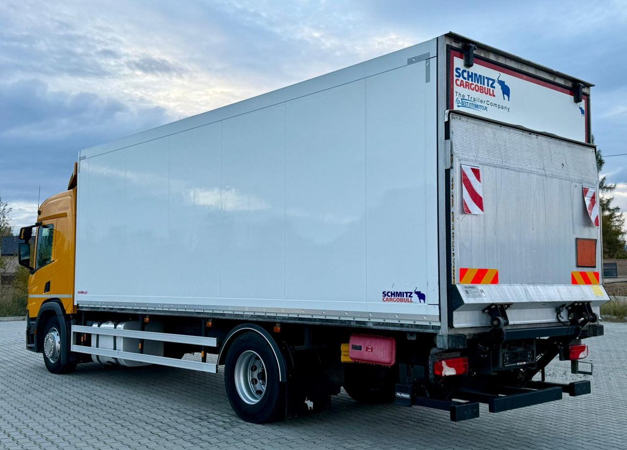 SCANIA P220 / IZOTERMA / WINDA / SCHMITZ / 18 PALET / SILNIK 6 / SYPIALKA / 2019 ROK / NISKI PRZEBIEG - Camión isotérmico: foto 3 SCANIA P220 / IZOTERMA / WINDA / SCHMITZ / 18 PALET / SILNIK 6 / SYPIALKA / 2019 ROK / NISKI PRZEBIEG - Camión isotérmico: foto 3