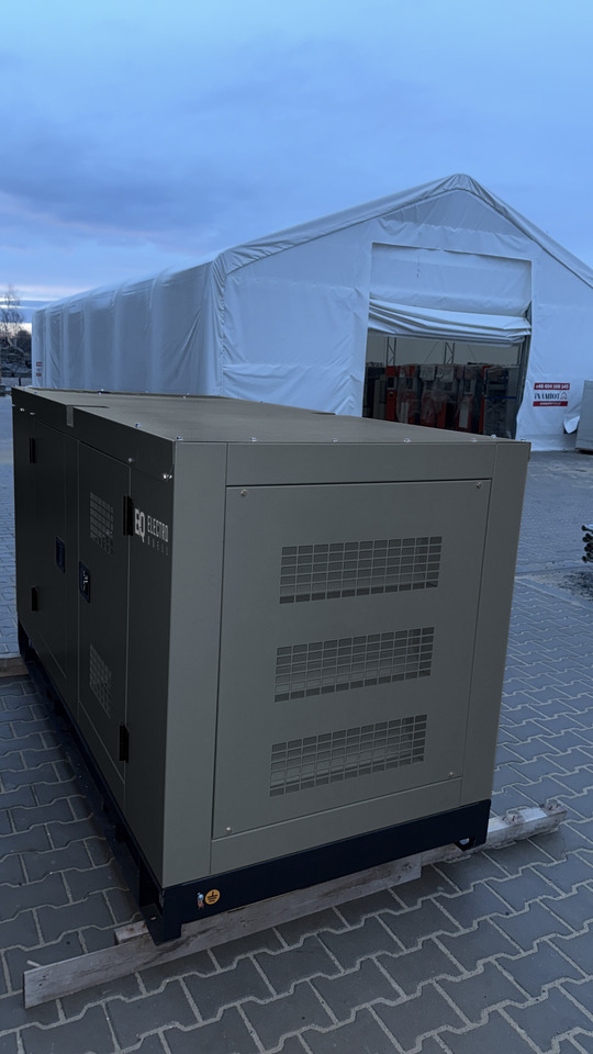 IVECO 30 kVA / 24 kW - Generador industriale: foto 2 IVECO 30 kVA / 24 kW - Generador industriale: foto 2