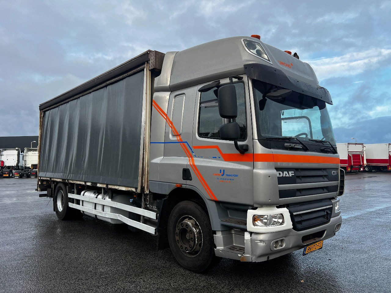 DAF CF 75.250 SC, Euro 5 - Camión lona: foto 2 DAF CF 75.250 SC, Euro 5 - Camión lona: foto 2