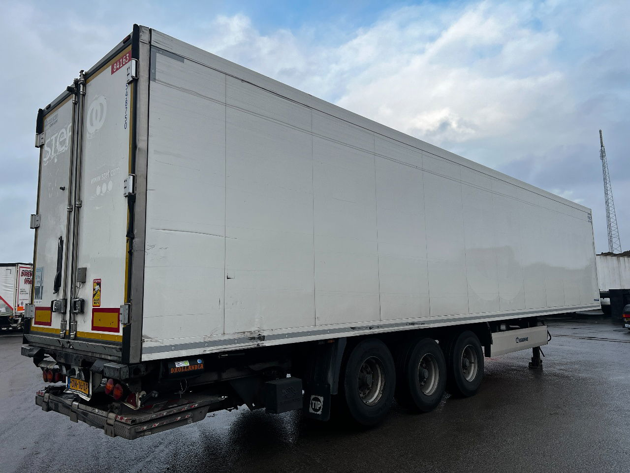 Krone SD met Carrier Vector 1550 en dhollandia laadklep - Semirremolque frigorífico: foto 3 Krone SD met Carrier Vector 1550 en dhollandia laadklep - Semirremolque frigorífico: foto 3