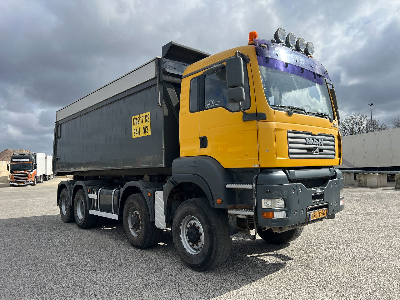 MAN TGA 41.430 TGA 39.430 8x8, full steel, Manual - Camión volquete: foto 3 MAN TGA 41.430 TGA 39.430 8x8, full steel, Manual - Camión volquete: foto 3