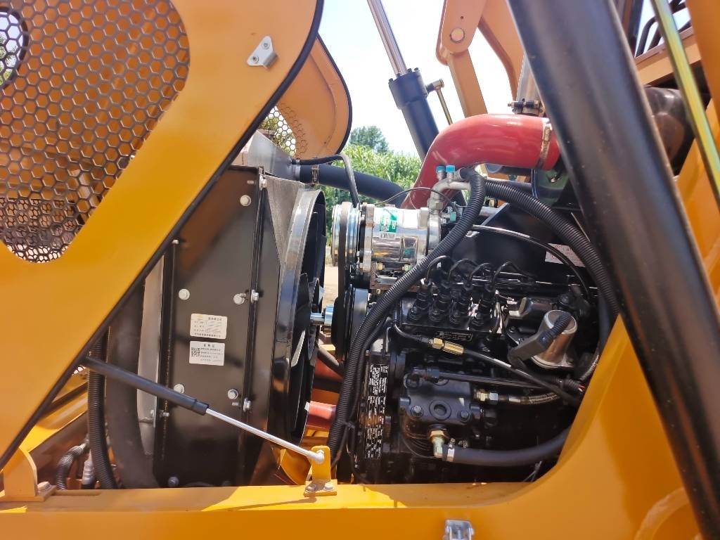 CAT 420 F 100% brand new machine - Retroexcavadora: foto 4 CAT 420 F 100% brand new machine - Retroexcavadora: foto 4