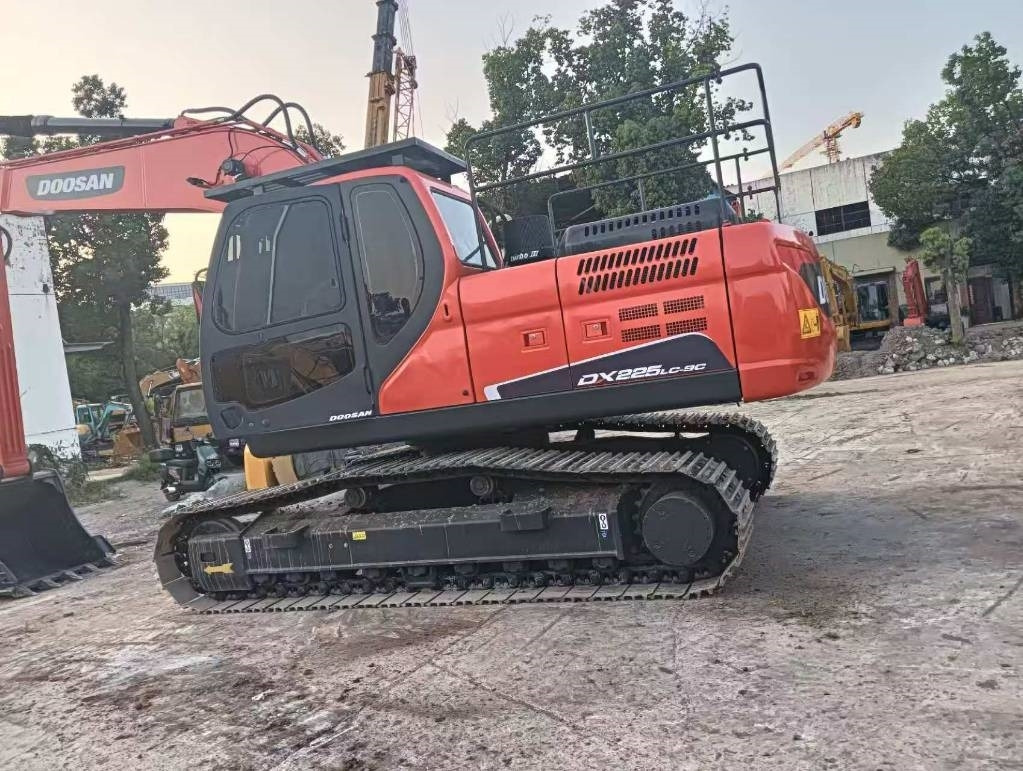 Doosan DX 225 - Excavadora de cadenas: foto 4 Doosan DX 225 - Excavadora de cadenas: foto 4