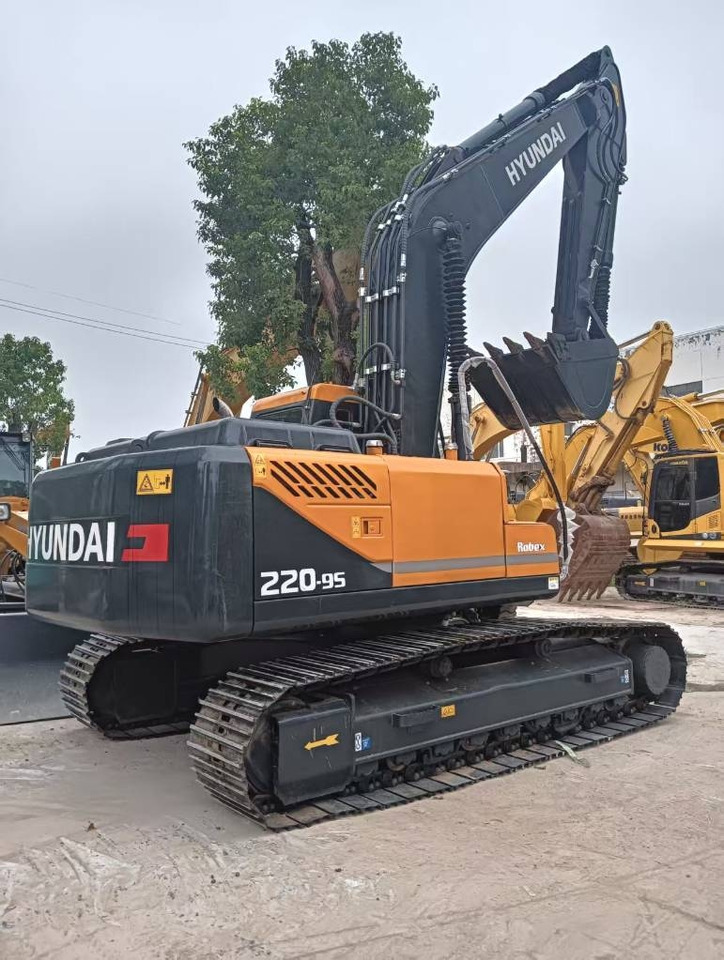 Hyundai 220 LC-9S - Excavadora de cadenas: foto 1 Hyundai 220 LC-9S - Excavadora de cadenas: foto 1