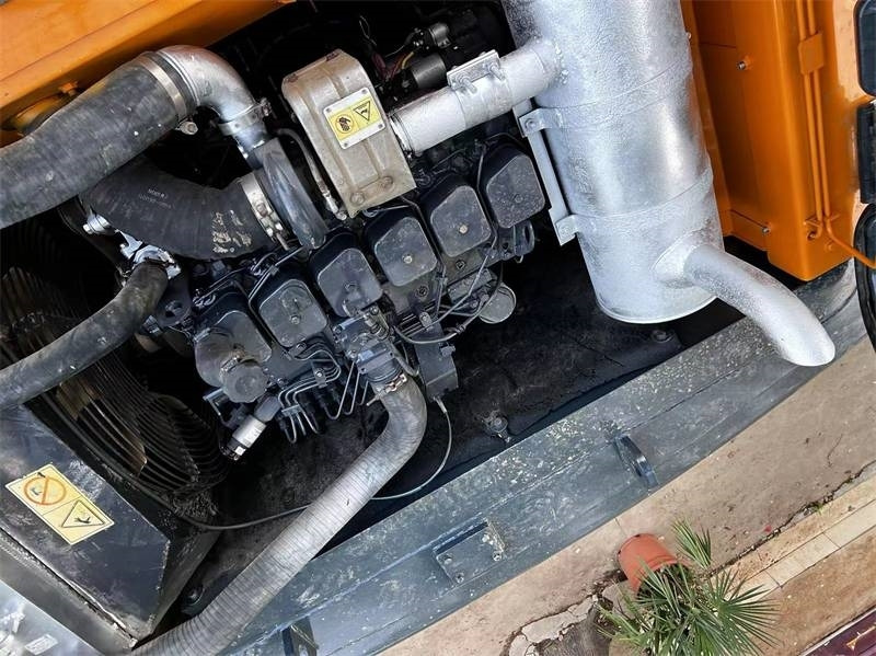 Hyundai 220LC-9S - Excavadora de cadenas: foto 4 Hyundai 220LC-9S - Excavadora de cadenas: foto 4