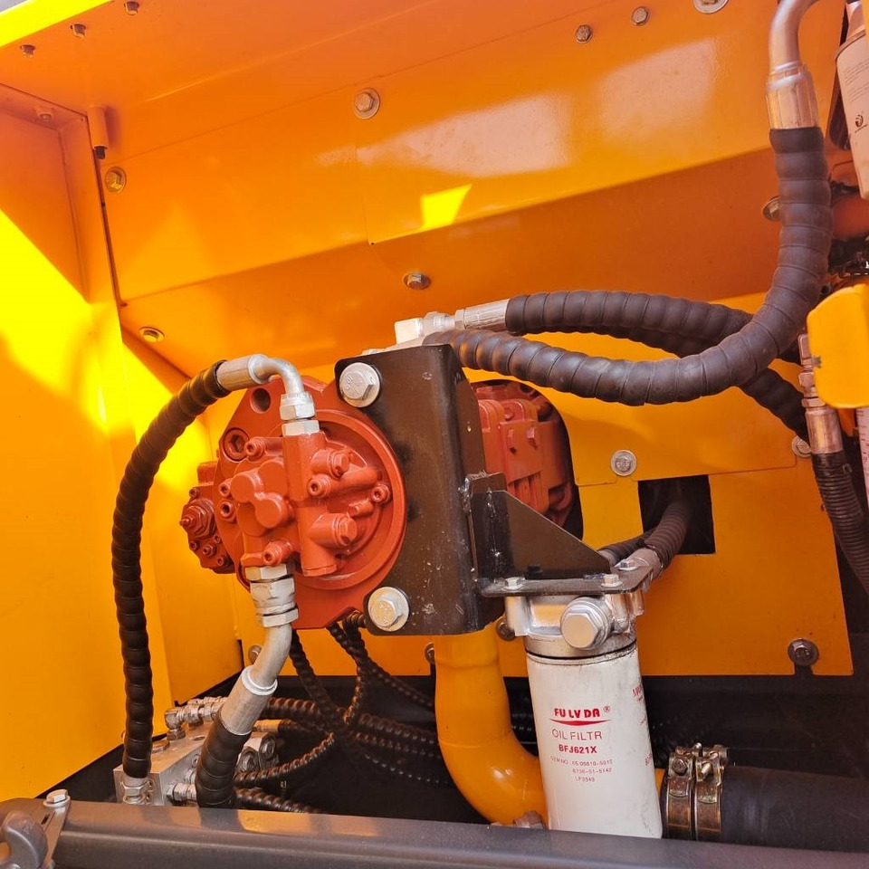 Hyundai 220LC-9T - Excavadora de cadenas: foto 3 Hyundai 220LC-9T - Excavadora de cadenas: foto 3