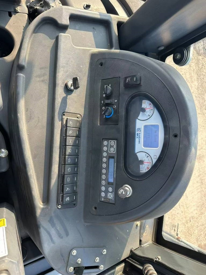 LiuGong CLG 777 A - Retroexcavadora: foto 3 LiuGong CLG 777 A - Retroexcavadora: foto 3