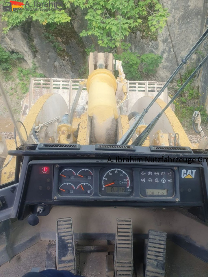 CAT 990 Zustand gut, Video vorhanden ohne Ketten!!, fertig zur Verladung - Cargadora de ruedas: foto 5 CAT 990 Zustand gut, Video vorhanden ohne Ketten!!, fertig zur Verladung - Cargadora de ruedas: foto 5