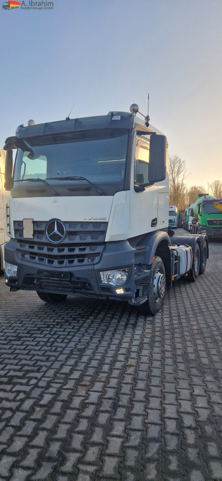 Mercedes-Benz 2643 6x4, Blatt Luft, scheckheft Mercedes , Kipphydraulik - Cabeza tractora: foto 1 Mercedes-Benz 2643 6x4, Blatt Luft, scheckheft Mercedes , Kipphydraulik - Cabeza tractora: foto 1
