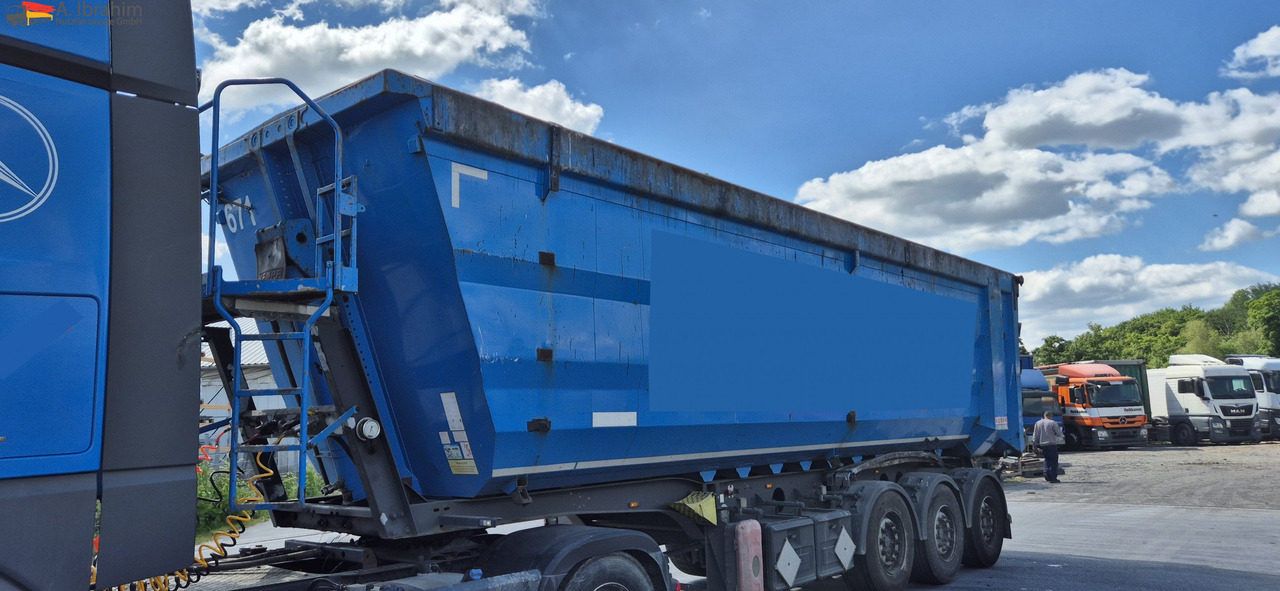 Kempf SKM 35/3 Leichter Schaden am Heck voll fahrbereit. - Semirremolque volquete: foto 1 Kempf SKM 35/3 Leichter Schaden am Heck voll fahrbereit. - Semirremolque volquete: foto 1