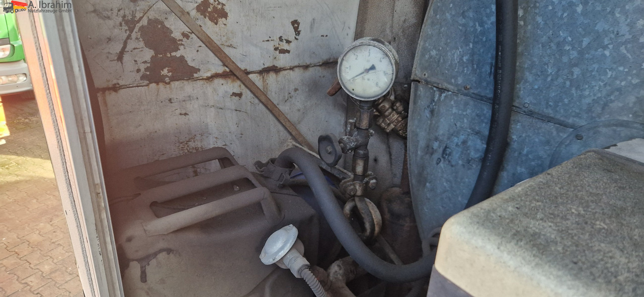 MAN TGA Asphaltspritze Schäfer 20 000 Liters - Camión cisterna: foto 3 MAN TGA Asphaltspritze Schäfer 20 000 Liters - Camión cisterna: foto 3