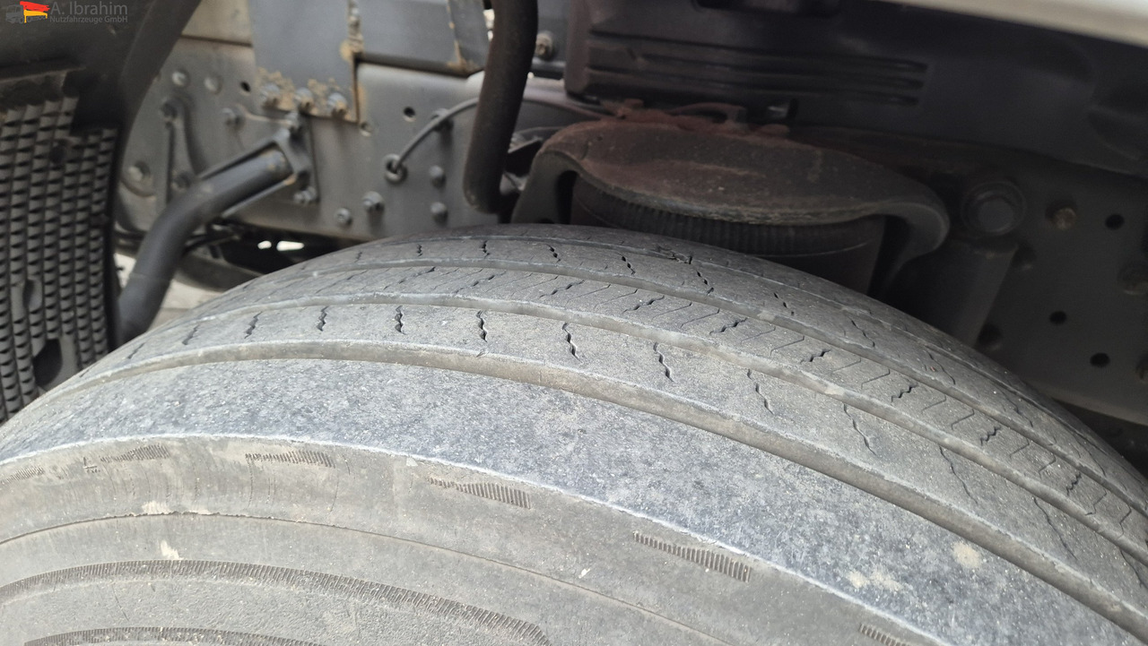 Mercedes-Benz 1833 HIAB Kran, Funk FB Scheckheft gepflegt bei Mercedes - Camión caja abierta, Camión grúa: foto 3 Mercedes-Benz 1833 HIAB Kran, Funk FB Scheckheft gepflegt bei Mercedes - Camión caja abierta, Camión grúa: foto 3