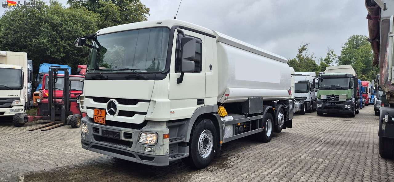 Mercedes-Benz Actros 2536 L 3 Kammern, 19500 L, mp3, Oben Unten Befüllung - Camión cisterna: foto 1 Mercedes-Benz Actros 2536 L 3 Kammern, 19500 L, mp3, Oben Unten Befüllung - Camión cisterna: foto 1