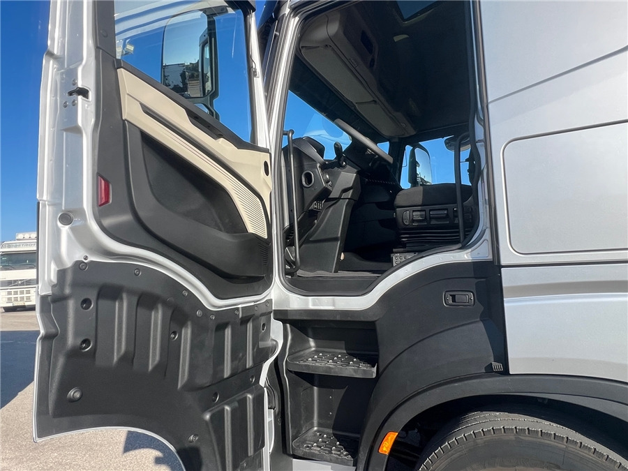 Cabeza tractora Iveco S-WAY 500: foto 16