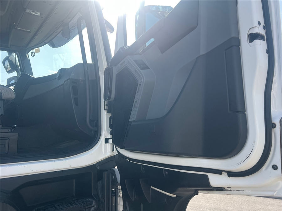 Cabeza tractora Renault C 460: foto 12