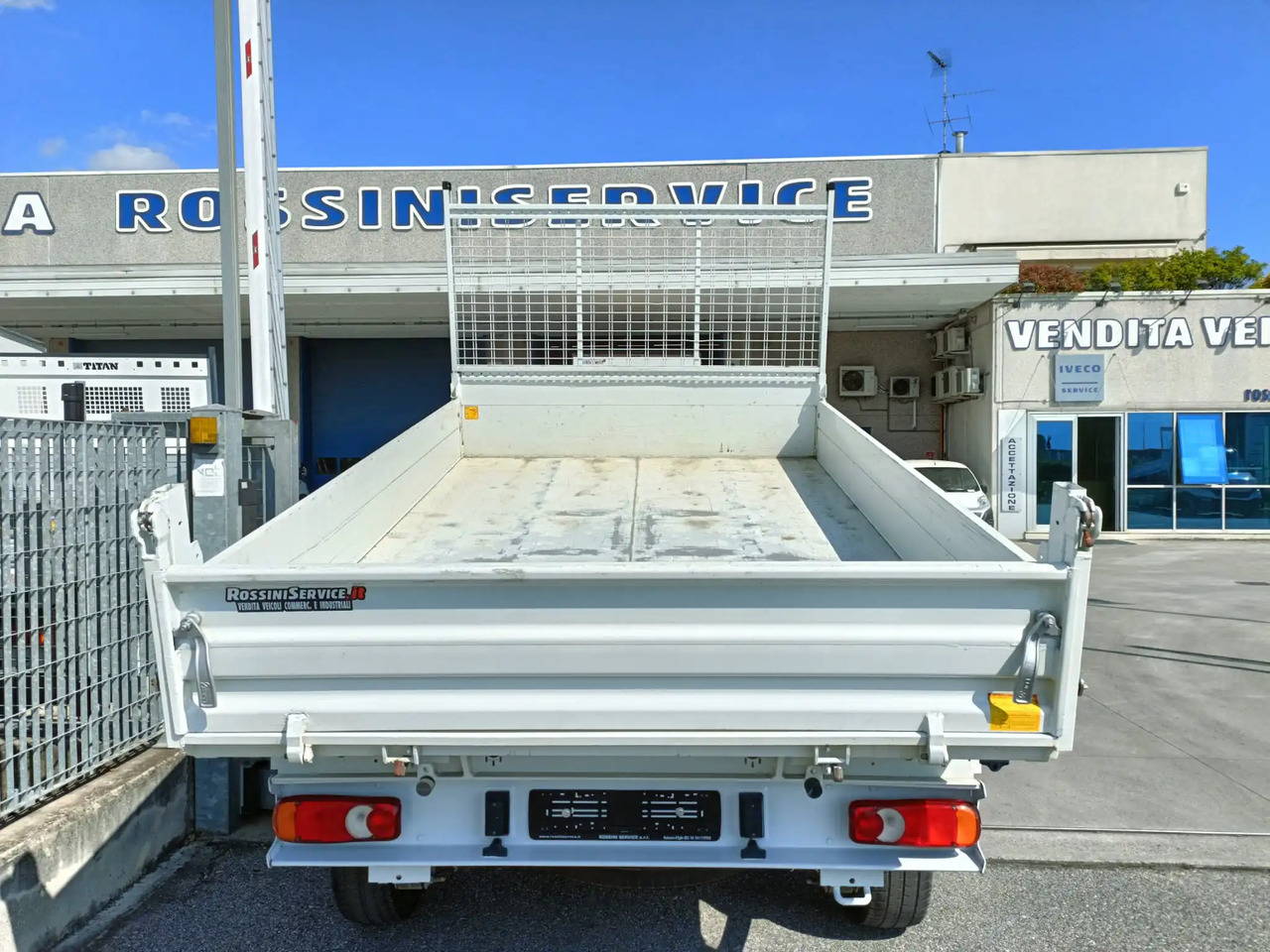 FIAT DUCATO RIBALTABILE 130 CV - Furgoneta basculante: foto 4 FIAT DUCATO RIBALTABILE 130 CV - Furgoneta basculante: foto 4