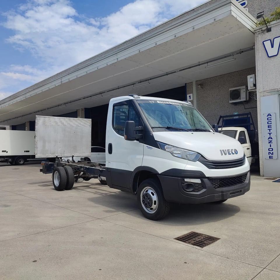IVECO DAILY 35C14 - Furgoneta: foto 1 IVECO DAILY 35C14 - Furgoneta: foto 1