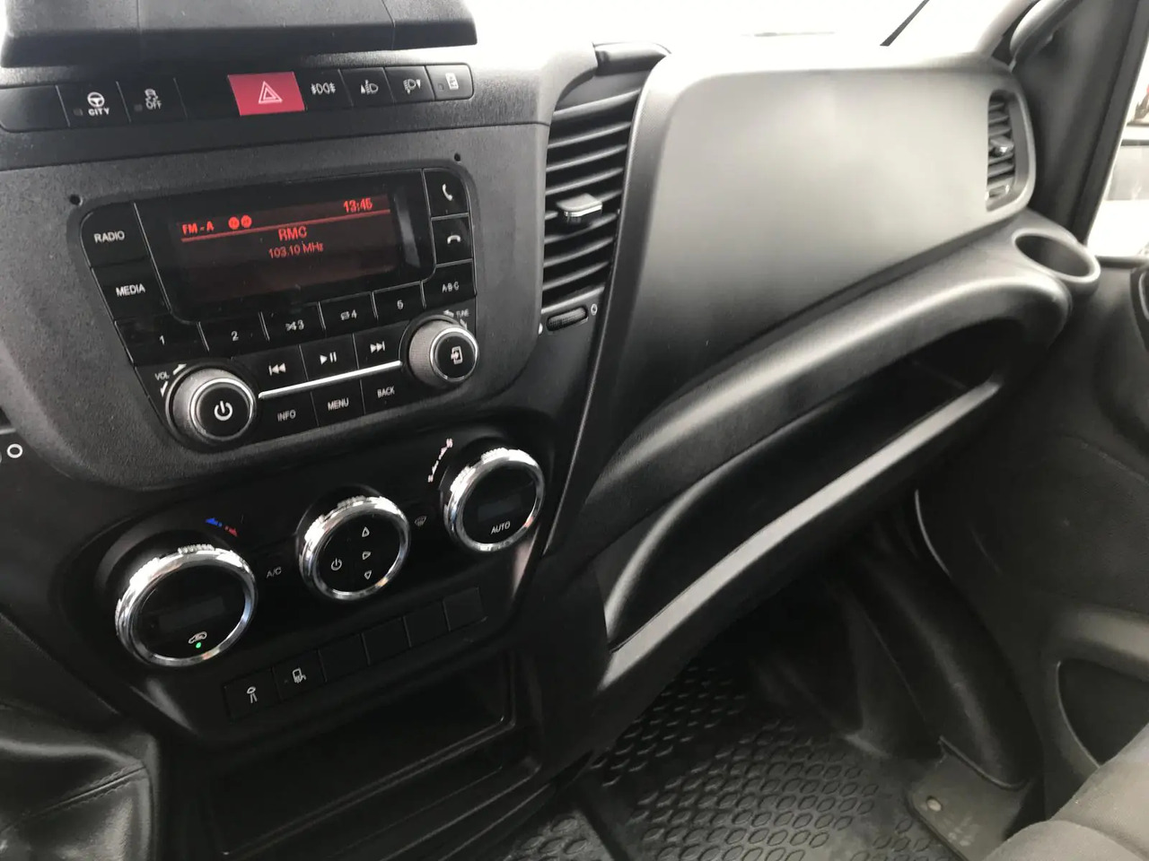 IVECO DAILY 35C16 CC 3000 - Furgoneta con lona: foto 5 IVECO DAILY 35C16 CC 3000 - Furgoneta con lona: foto 5